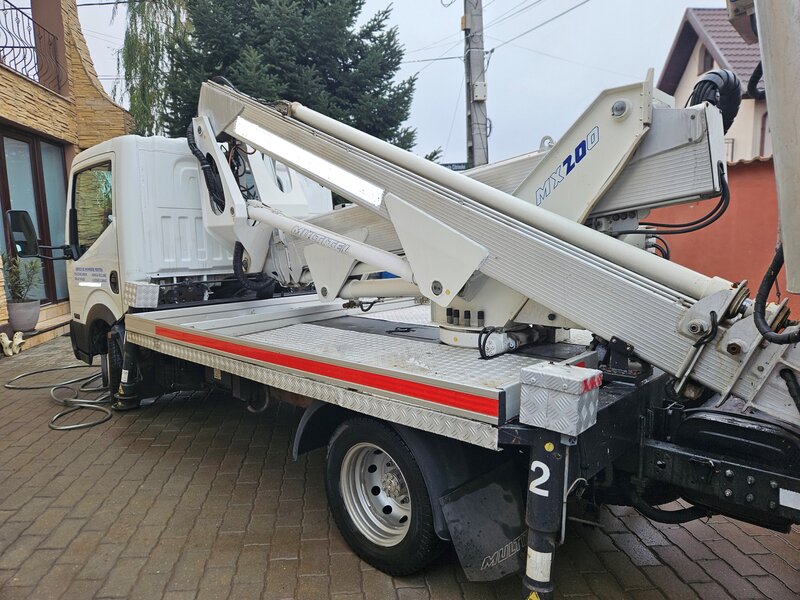 Nacela Nissan Cabstar cu brat articulat